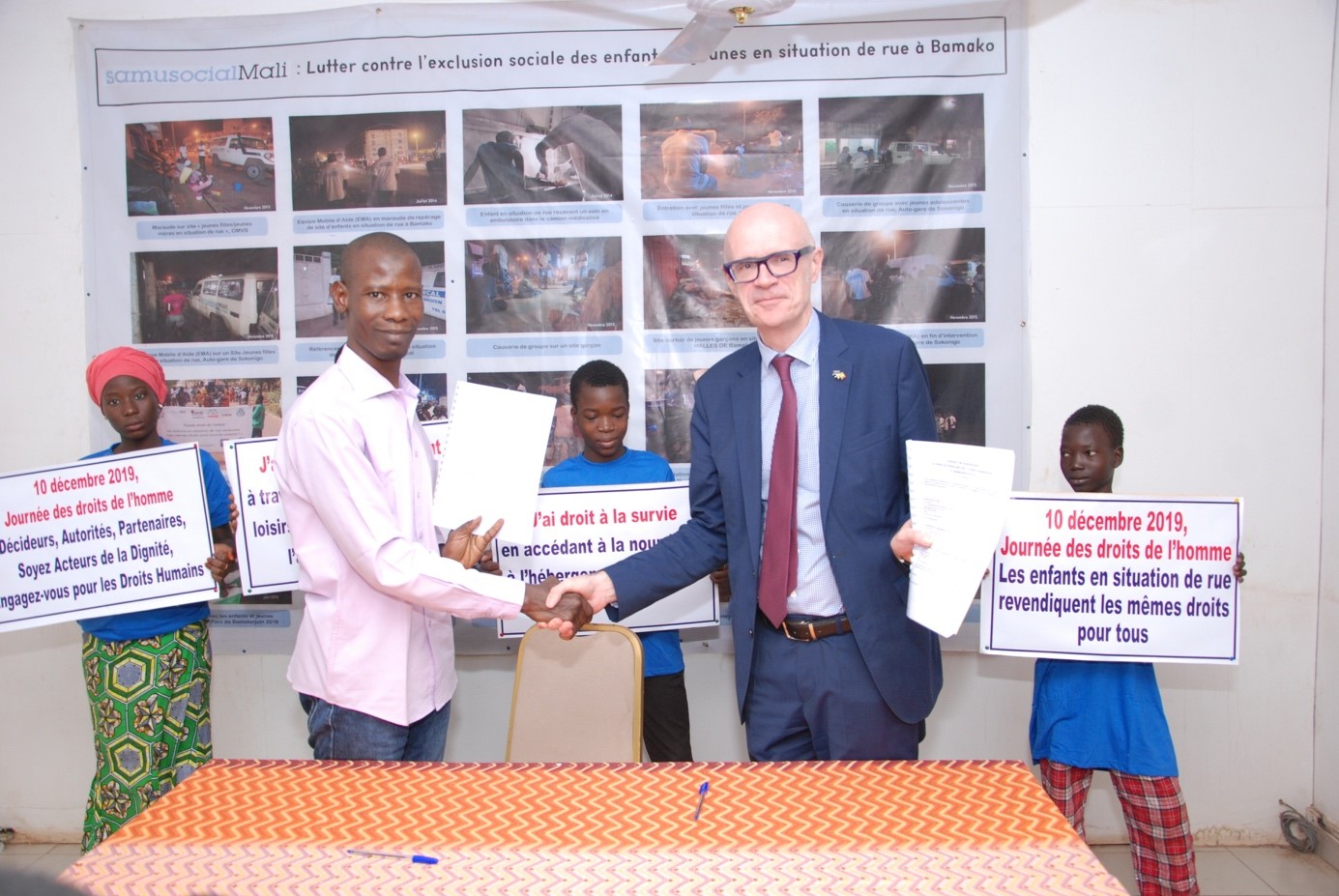 (Français) « Inclusion des enfants en situation de rue dans le système de protection de l’enfance au Mali »  / Cérémonie de signature de contrat de subvention du projet  / Bamako, le 10 décembre 2019